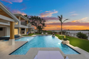 Infinity Pool Paradise I Luxe Waterfront Living